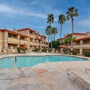  Apartment With Balcony And - 14 Mi To Downtown